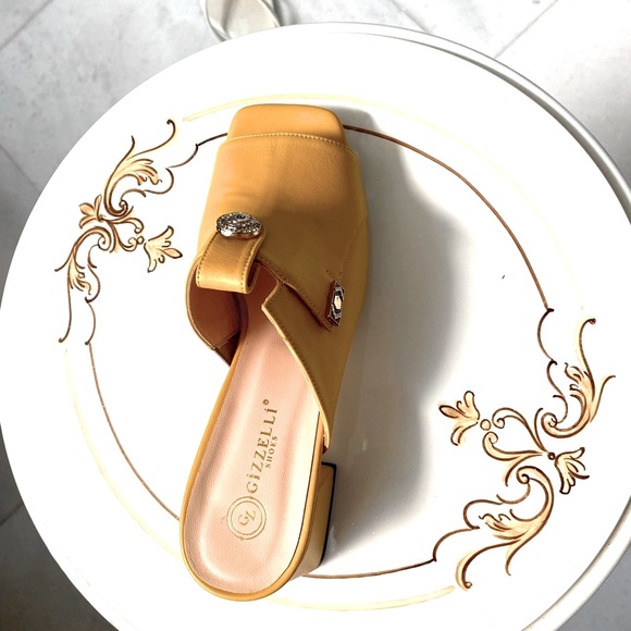New Gizzelli Designed yellow Sandals. - Picture 3 of 5